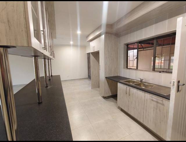 4 BEDROOM HOUSE FOR SALE IN SINOVILLE